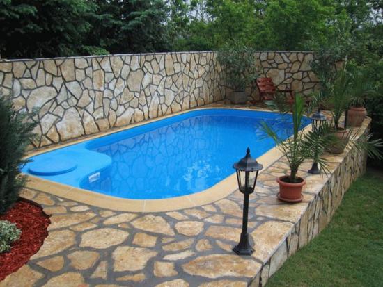 Construção de piscina na dacha