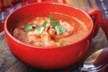 sopa com purê de tomate e camarão